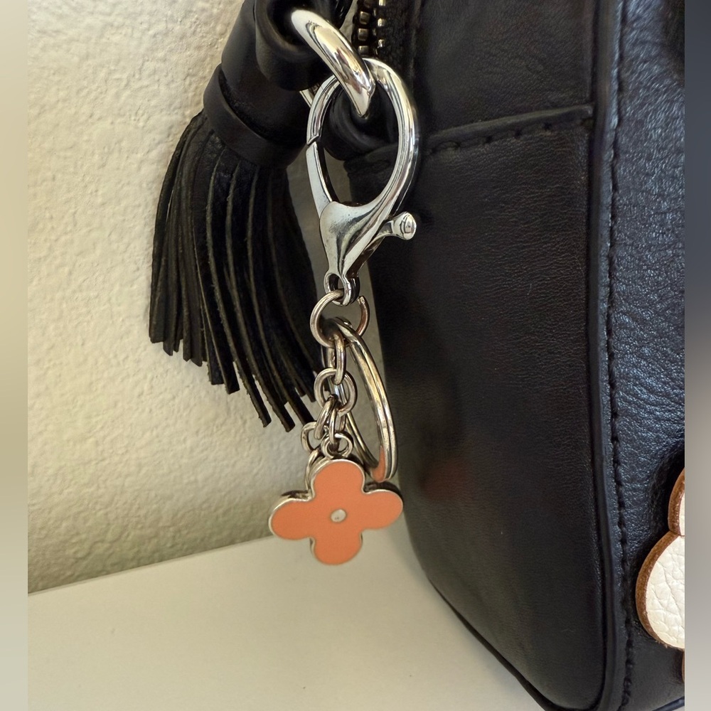 Rebecca Minkoff Crossbody Purse Bag Camera
Floral Appliqué Tassel Pull Tab Charm - Picture 6 of 11